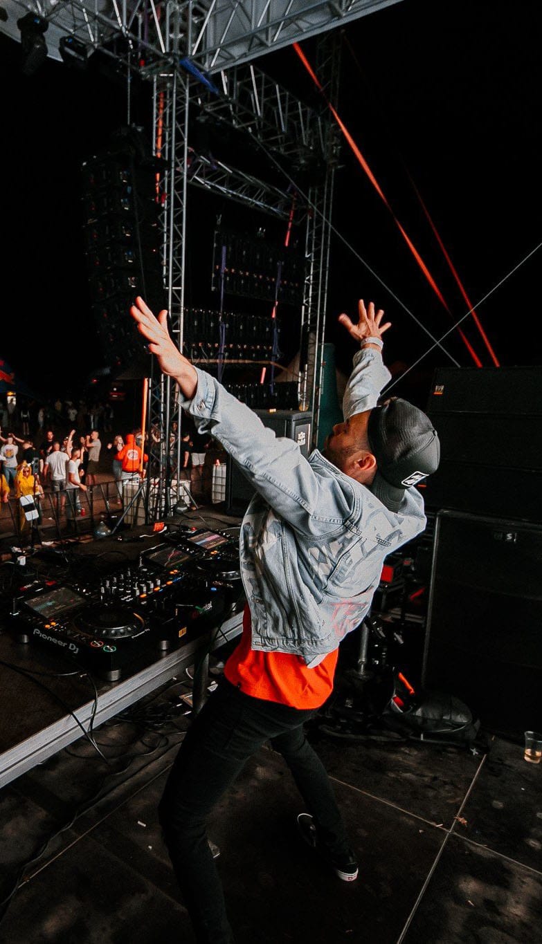 Jdc Hands Open Air